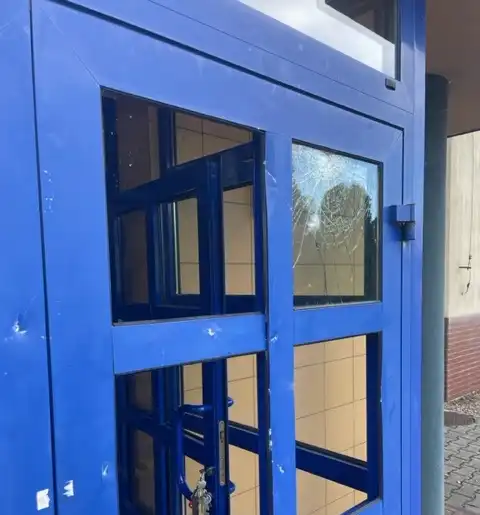 Zdemolowali szkołę i inne obiekty w Gródku nad Dunajcem. Dwóm młodym wandalom grozi do 5 lat więzienia