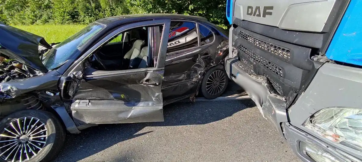 Kolizja we Frycowej. Jedna osoba z obrażeniami trafiła do szpitala