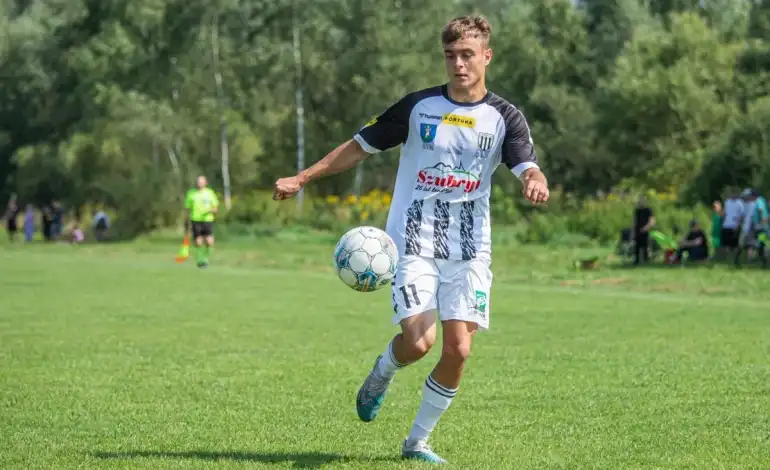 W meczu V ligi Sandecja II Nowy Sącz wygrywa na wyjeździe z GLKS Gromnik
