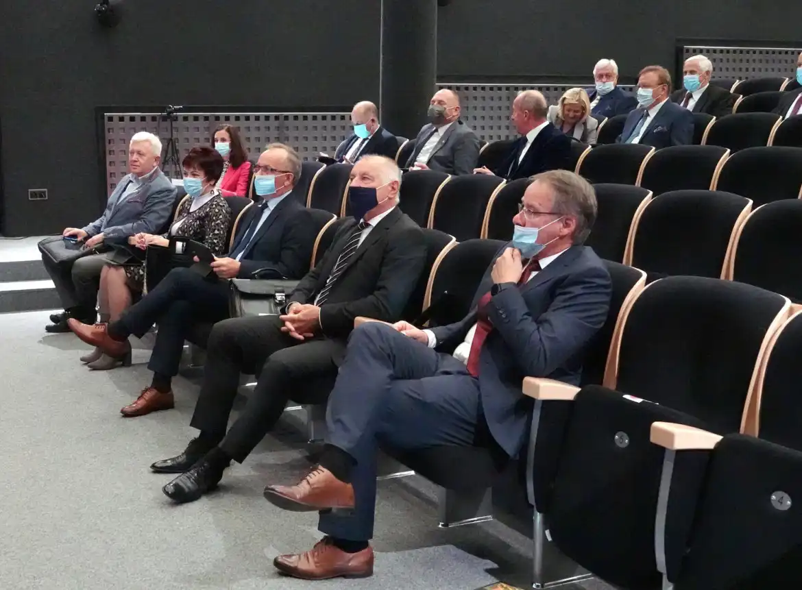 O inwestycjach i remontach zniszczonych wskutek powodzi dróg, na Sesji Rady Powiatu Nowosądeckiego