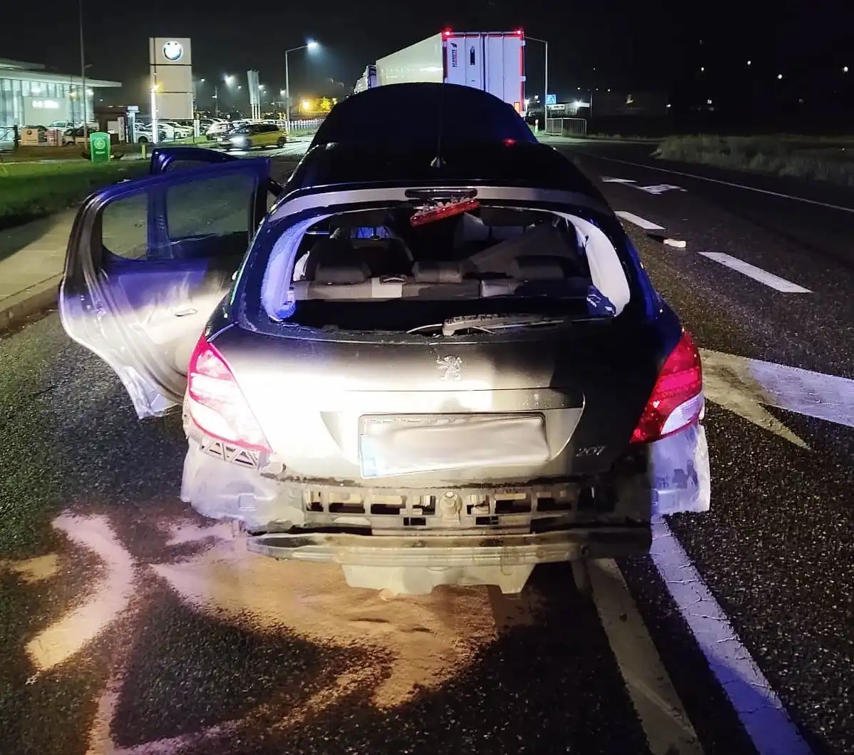 Wypadek na DK75 w Wielogłowach. Zderzyły się dwa pojazdy. Jedna osoba trafiła do szpitala