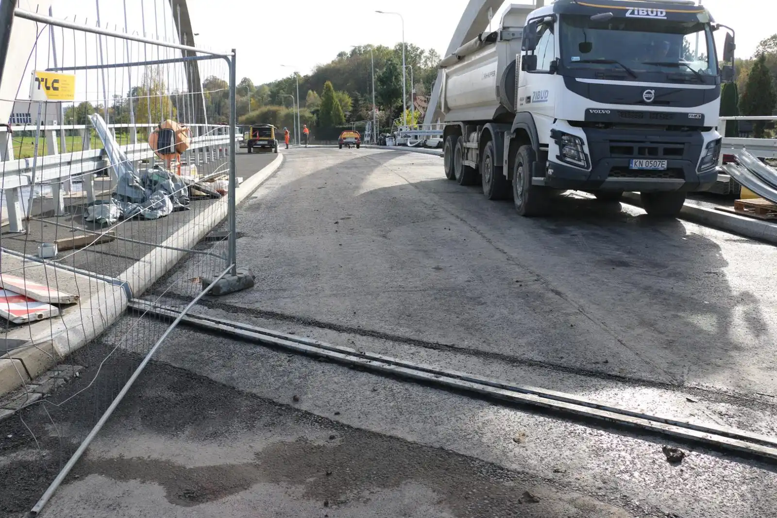 Limanowa: Pierwsze warstwy asfaltu na moście w ciągu ul. Lipowej
