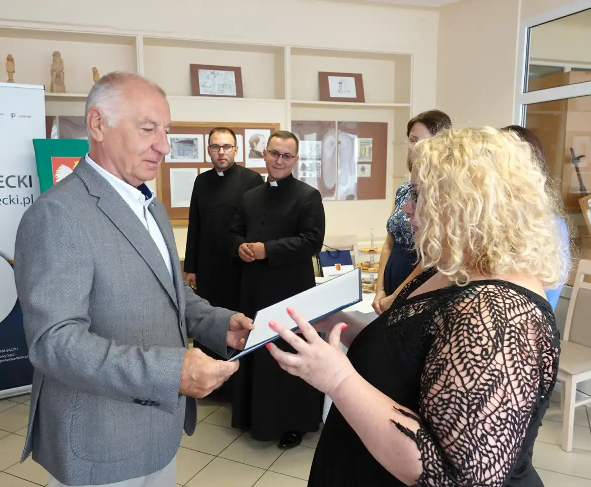 Starosta nowosądecki wręczył nominacje dla nauczycieli