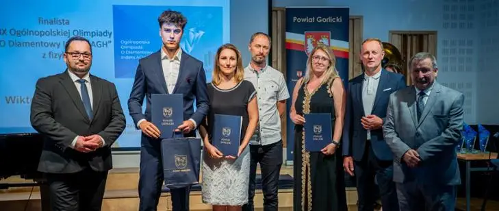 Oni są dumą Powiatu Gorlickiego. Laureaci olimpiad i sportowi mistrzowie odebrali nagrody
