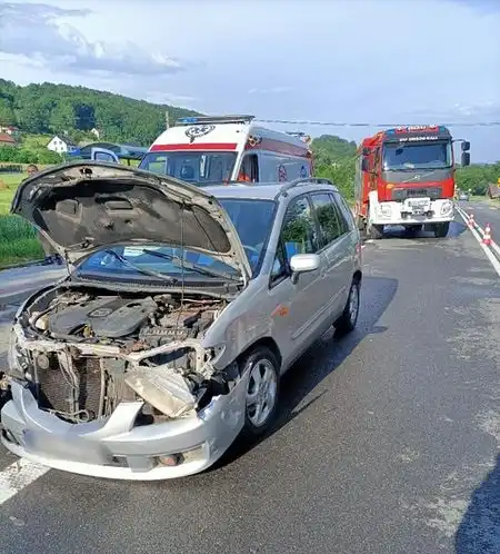Kraksa na DK28 w Siołkowej. Zderzyły się trzy osobówki