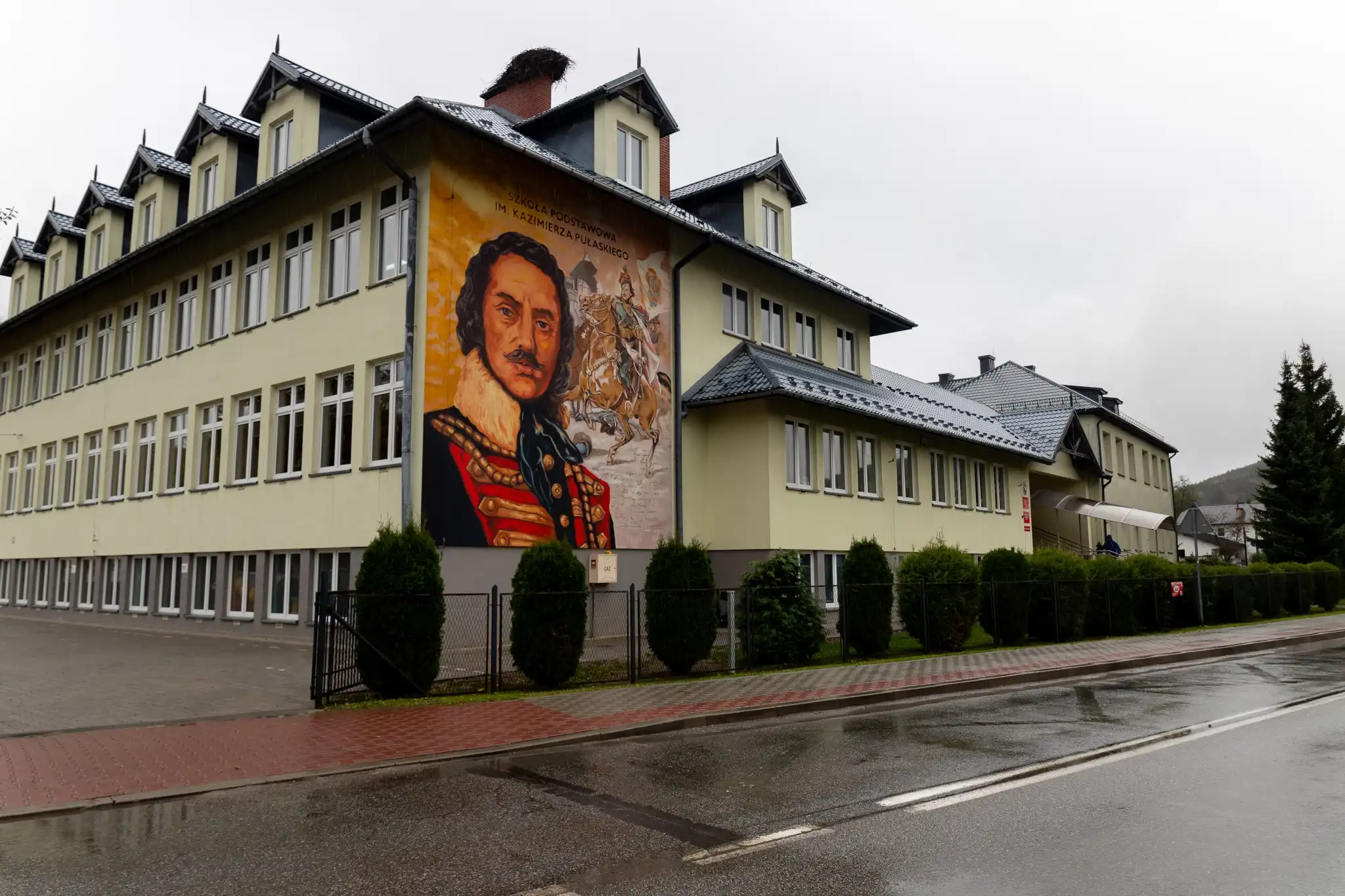 Konfederacja Barska na muralach. Szkoły w Muszynce i Tyliczu z nowymi dziełami