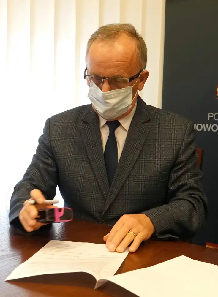 Razem dla dobra seniorów. Powiat Nowosądecki i Stowarzyszenie Sądecki Uniwersytet Trzeciego Wieku podpisały porozumienie