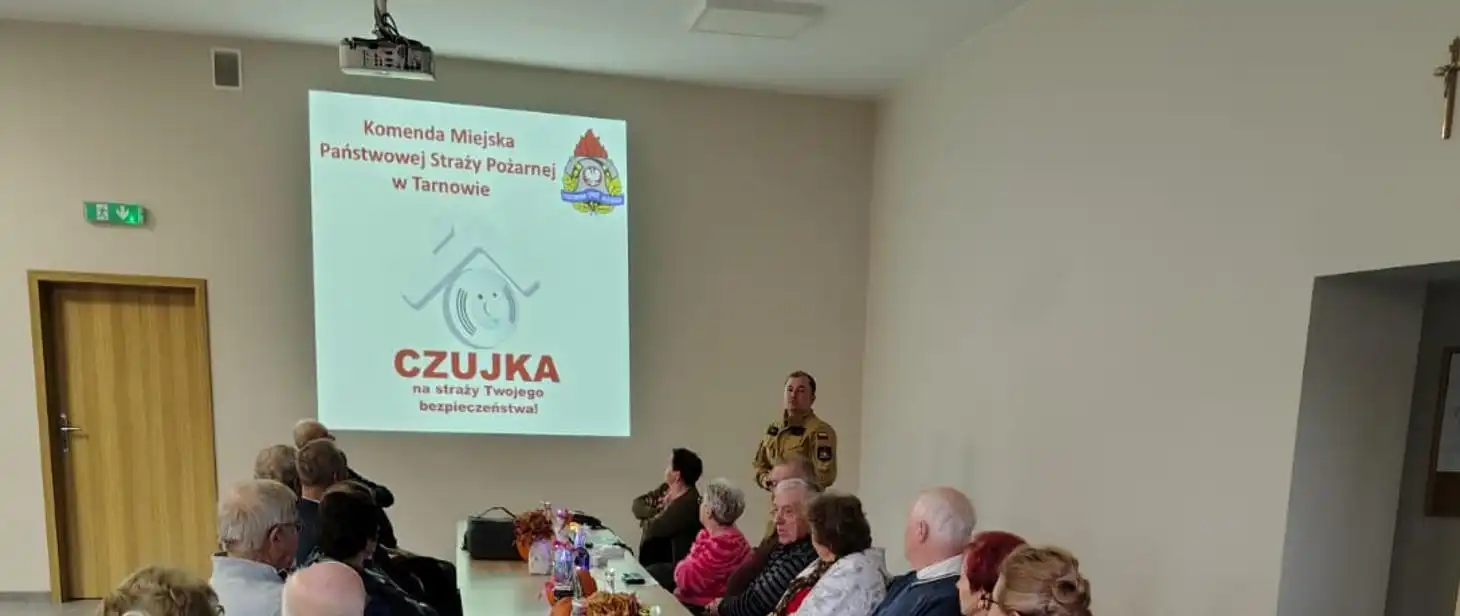 „Czujka na straży twojego bezpieczeństwa”. Straż pożarna edukuje seniorów z Roztoki