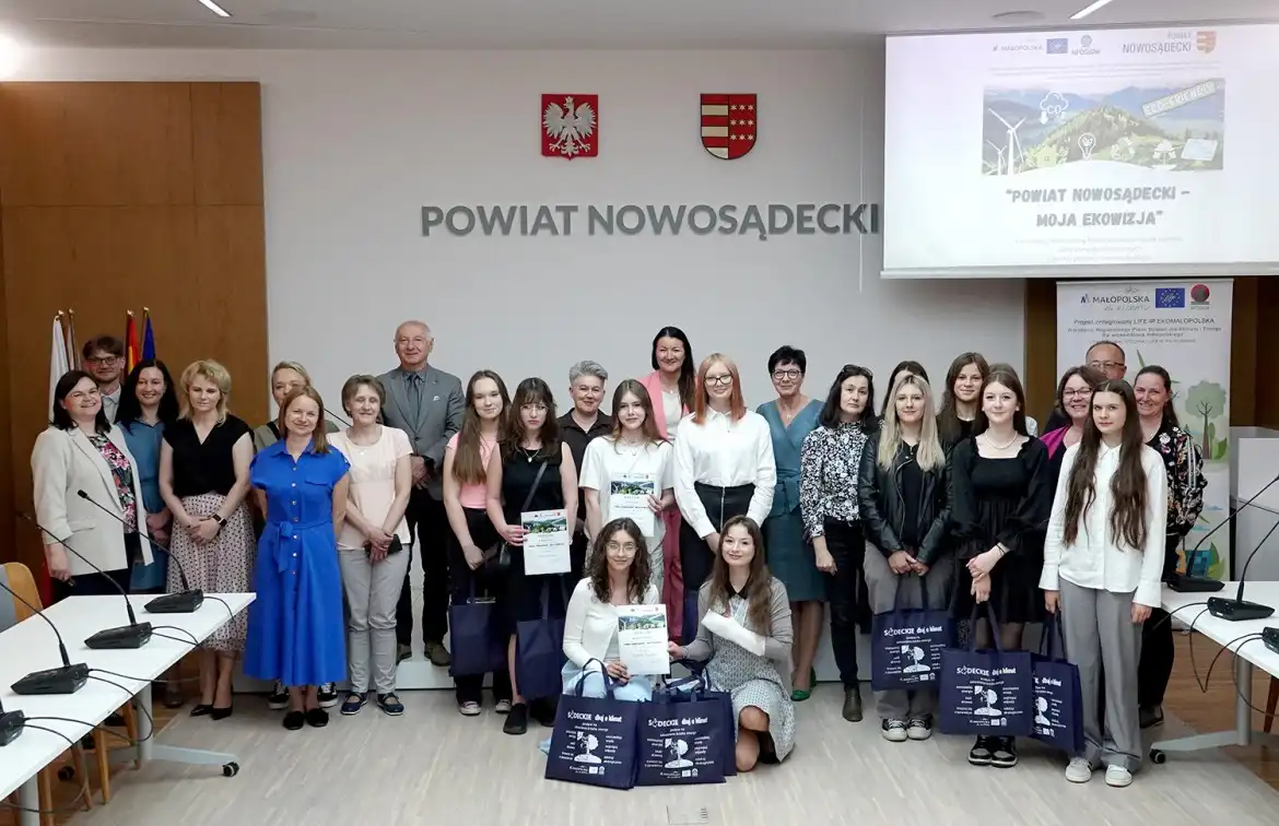 Powiatowy konkurs ekologiczny „Powiat Nowosądecki – moja EKOwizja” rozstrzygnięty. Zwycięzcy nagrodzeni