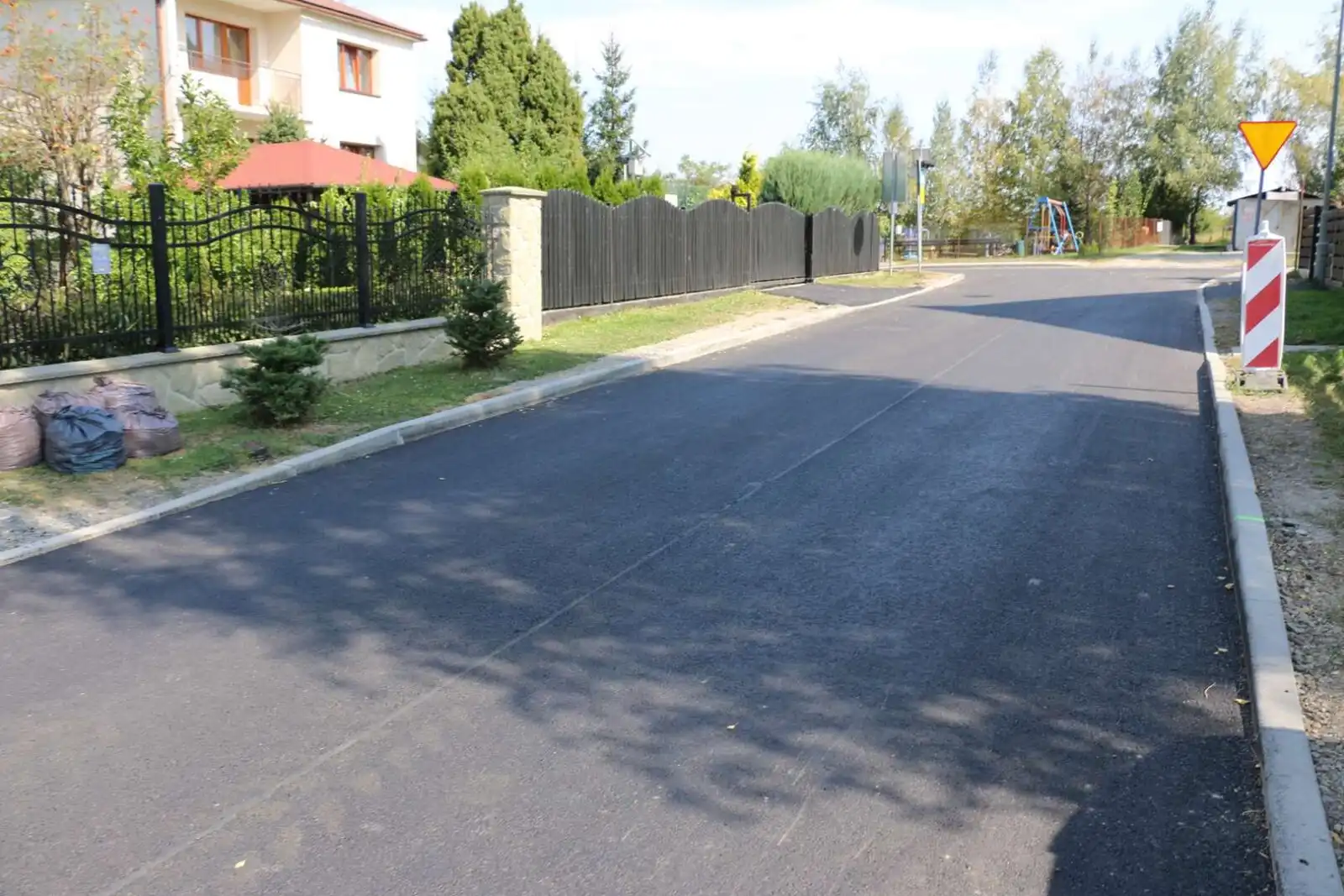 Limanowa inwestuje w infrastrukturę. Trwa modernizacja dróg i budowa nowego mostu