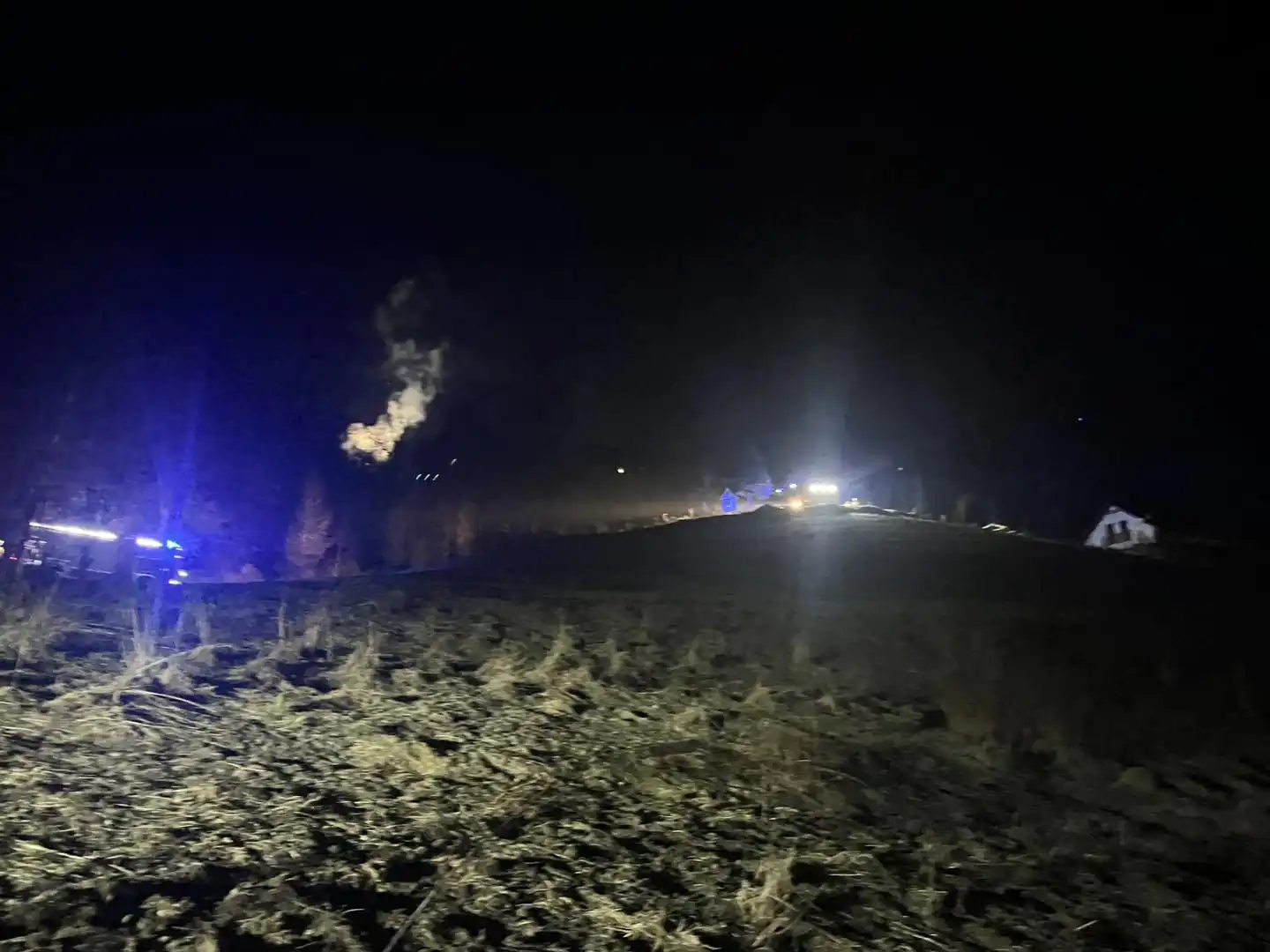 Pożar budynku mieszkalnego w Obidzy. Strażacy walczyli z ogniem w trudnych warunkach