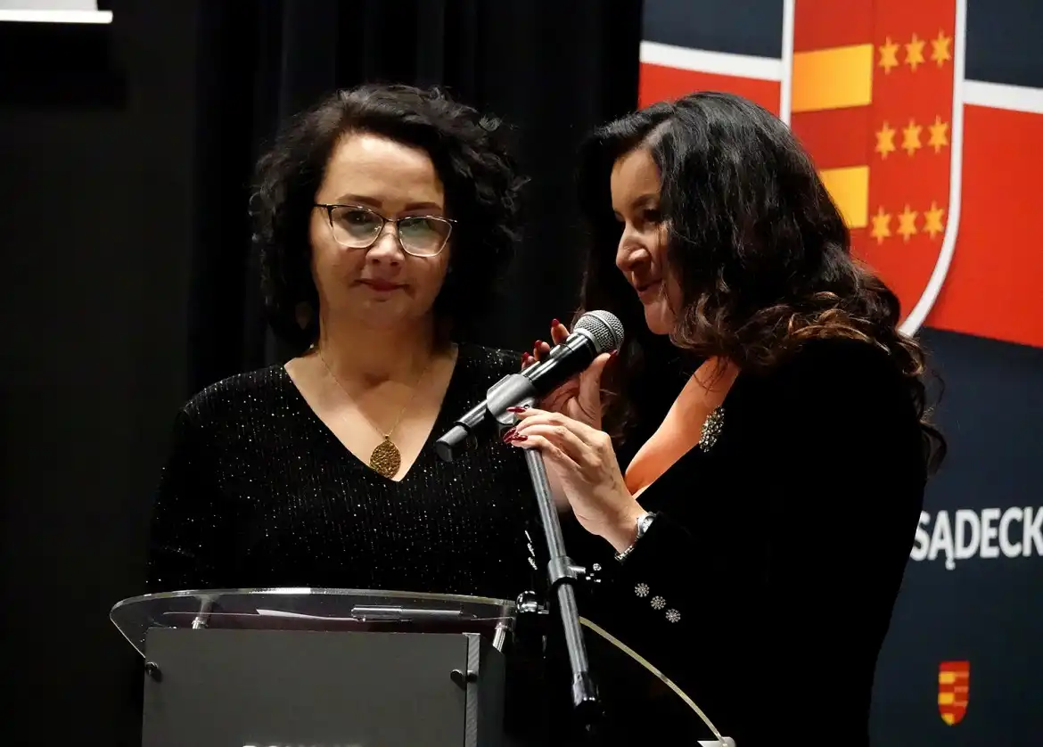 Gala „Sądeckie Oblicza Wolontariatu”. Starosta nagrodził wolontariuszy zaangażowanych w niesienie pomocy innym