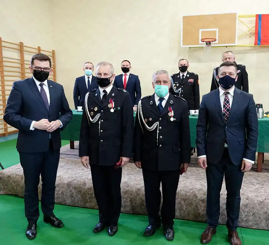 Strażacy z terenu miasta i gminy Grybów z promesą na zakup sprzętu