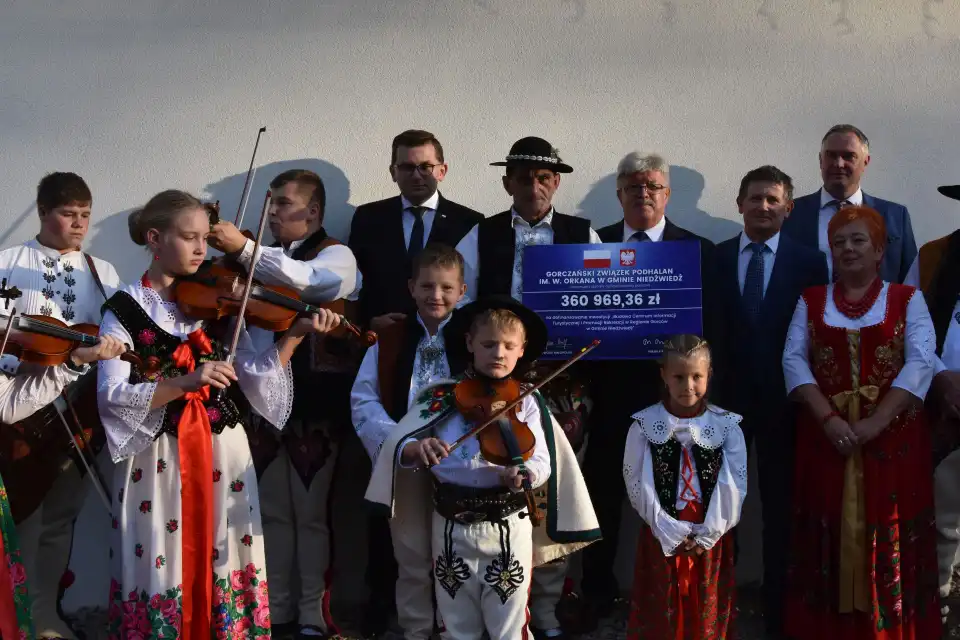 Mszana Dolna i Gorczański Oddział Związku Podhalan w Gminie Niedźwiedź z dofinansowaniem na rozwój turystyki i rekreacji w naszym regionie