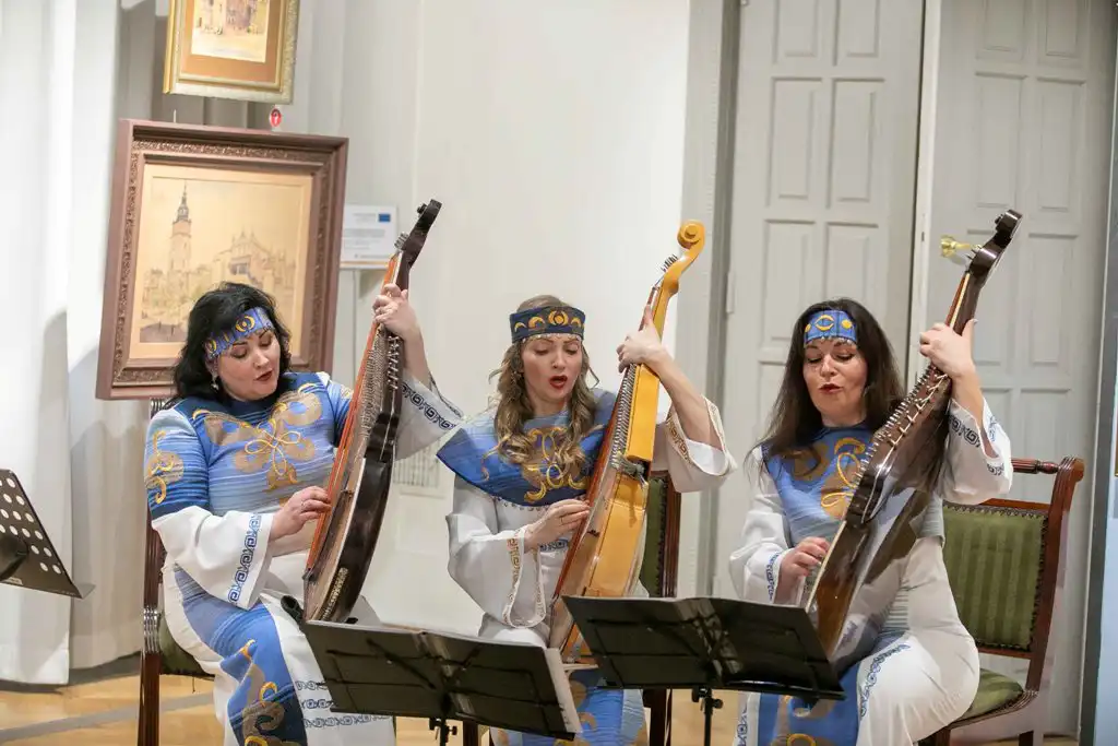 Koncert ukraińskich bandurzystek w Muzeum Okręgowym