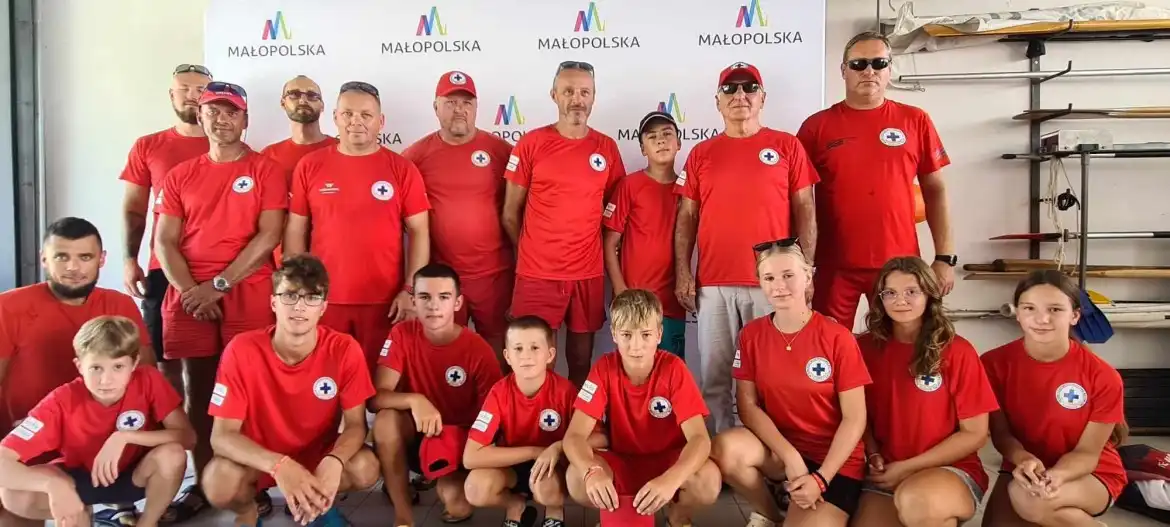 Ratownicze pokazy na Jeziorze Rożnowskim