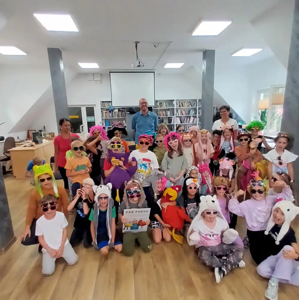 Książki, warsztaty i uśmiechy. Udany projekt „Biblioteka dla każdego, i małego i większego”
