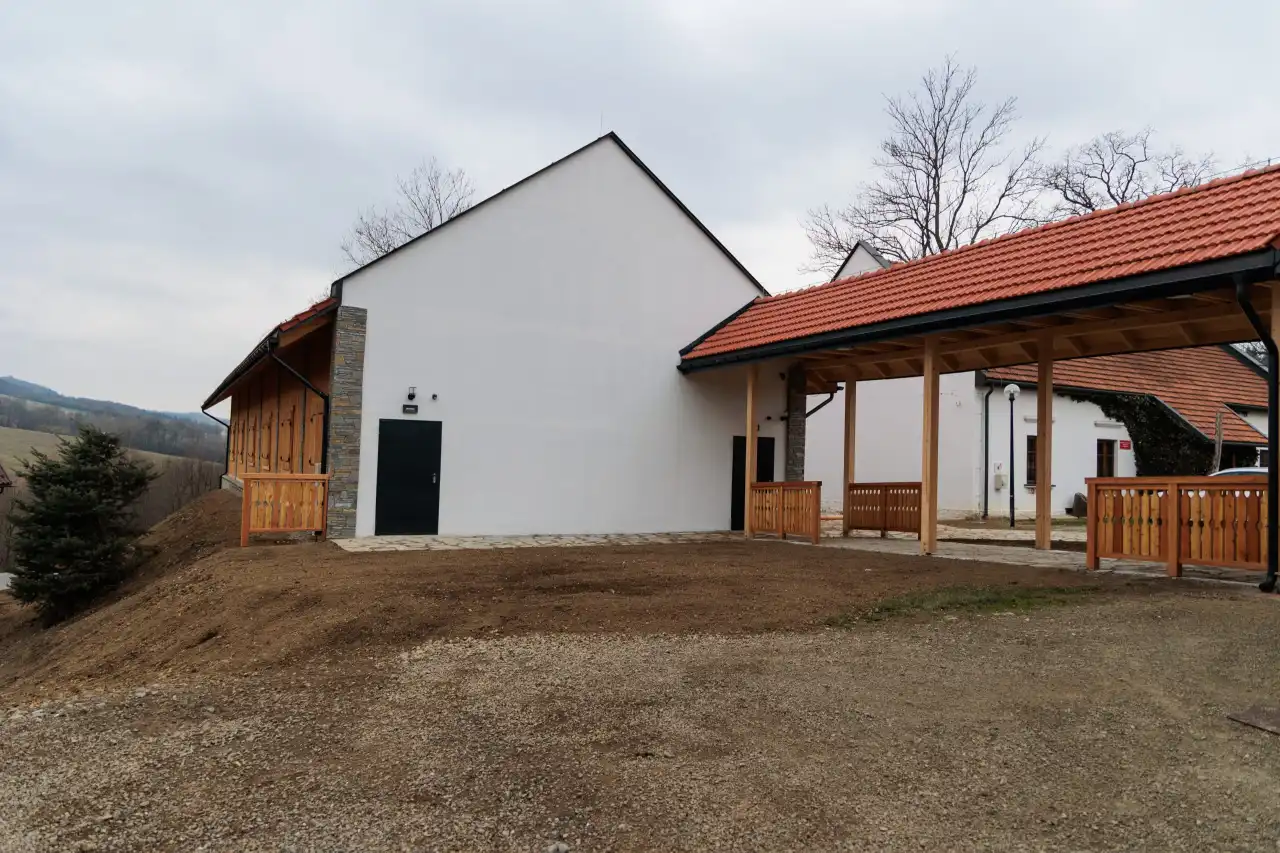 Pięć miesięcy pracy, efekt na lata. Stodoła w Korzennej już prawie gotowa