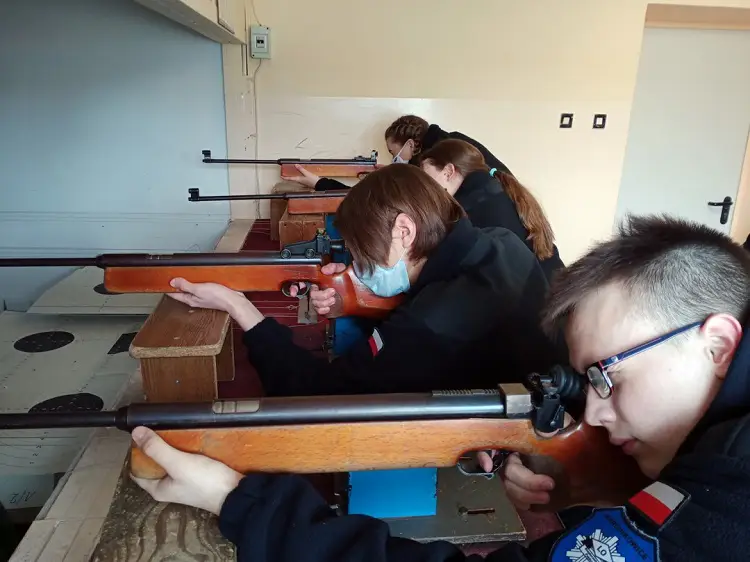 Najlepsi strzelcy z ZS w Marcinkowicach wezmą udział w Ogólnopolskim Turnieju Klas Policyjnych