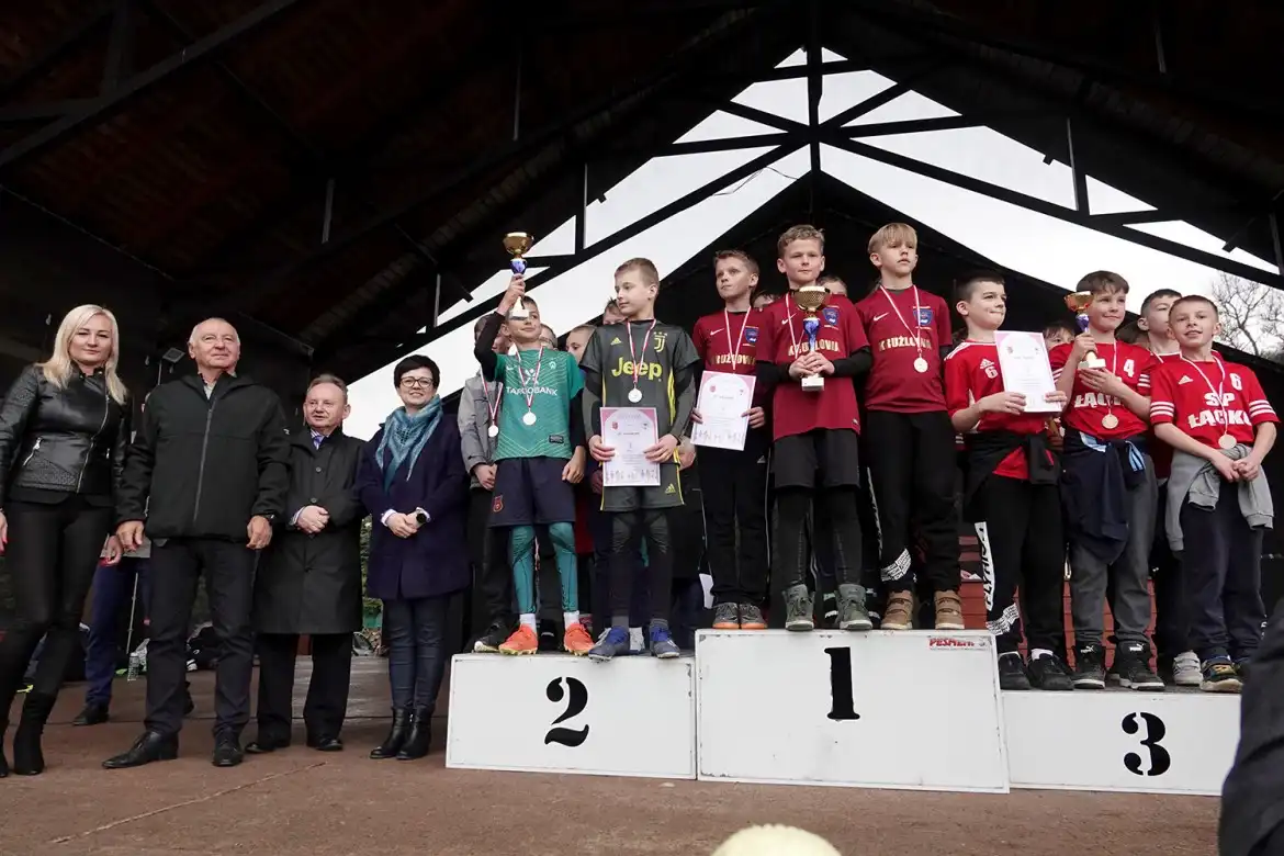 Mistrzostwa Powiatu w biegach przełajowych. W zawodach uczestniczyło blisko 800 dzieci ze szkół podstawowych i średnich z Sądecczyzny
