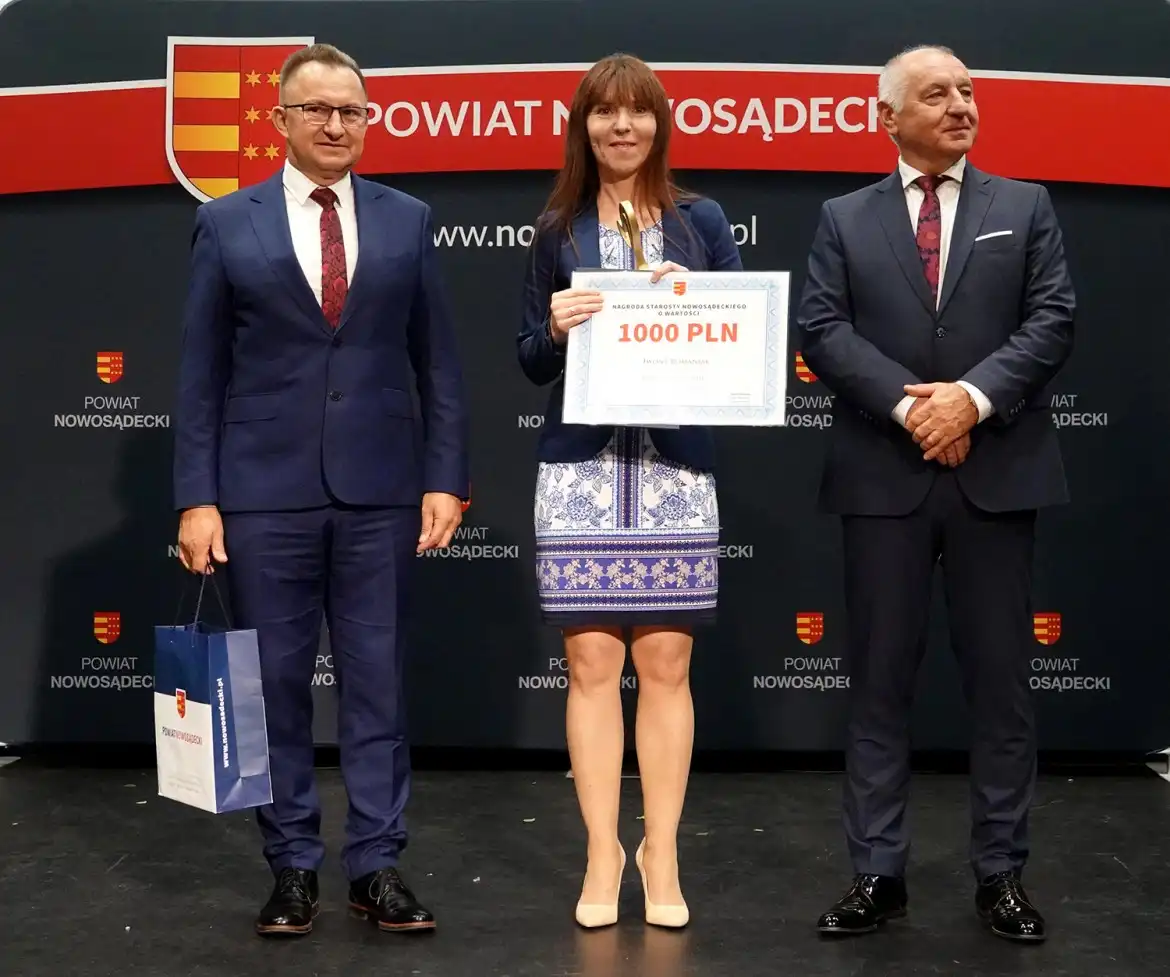 Gala „Sądeckie Oblicza Wolontariatu”. Starosta nagrodził wolontariuszy zaangażowanych w niesienie pomocy innym