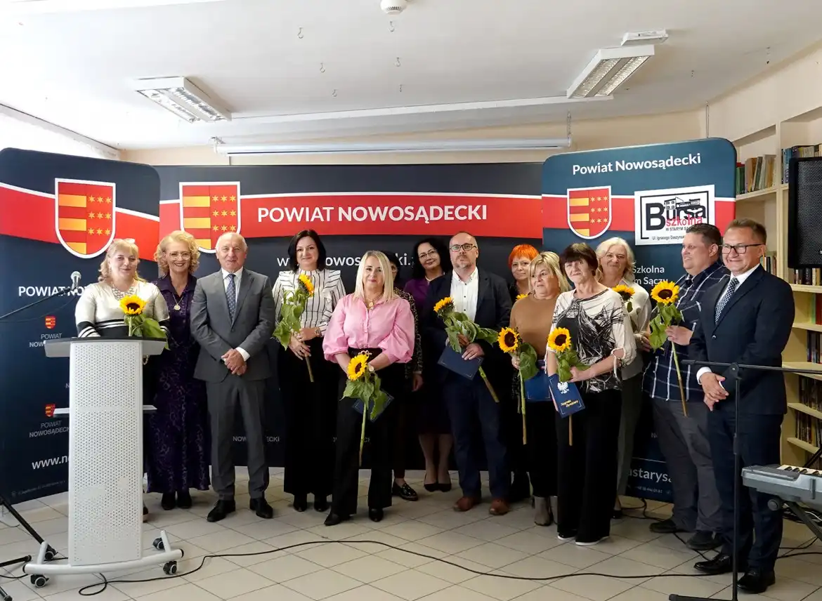 Powiat nowosądecki: Nagrody dla nauczycieli i pracowników oświaty