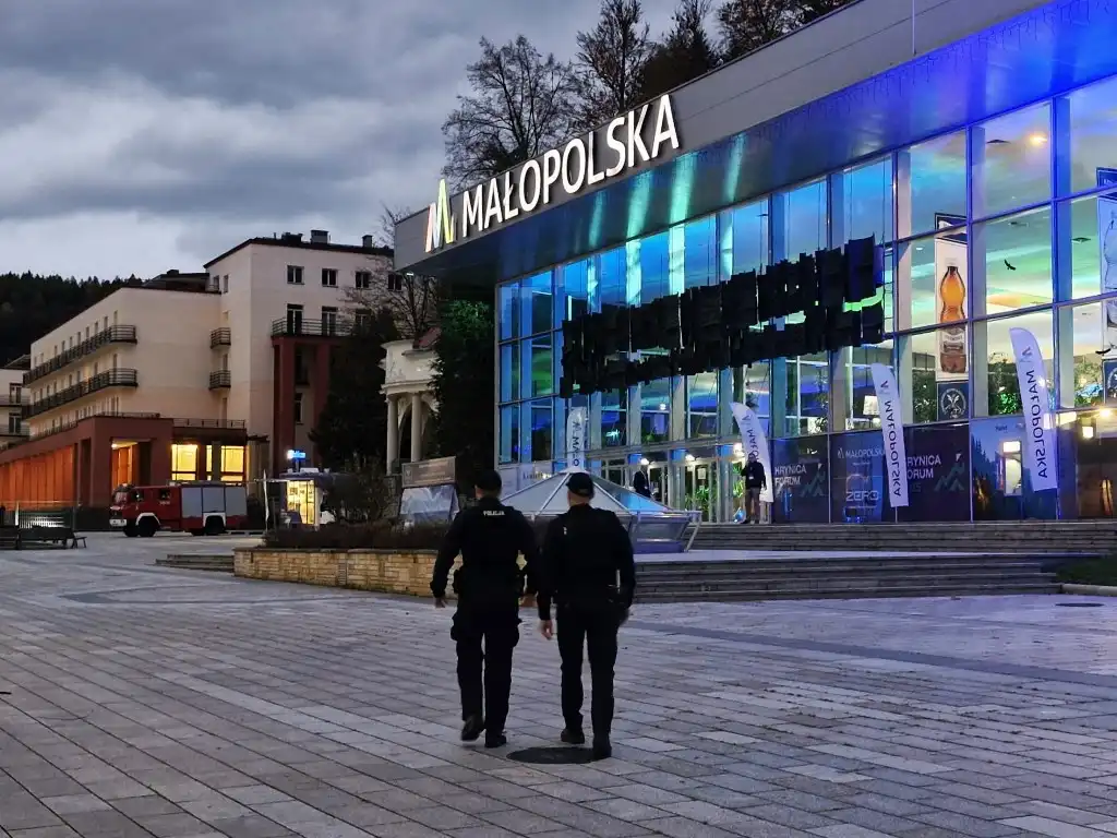 Policja i strażnicy dbali o porządek na konferencji w Krynicy