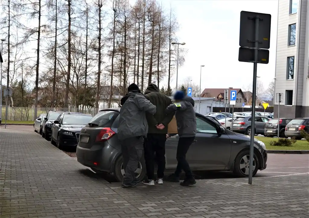 Usiłował wyłudzić pieniądze podając się za prokuratora. Oszust w rękach Policji