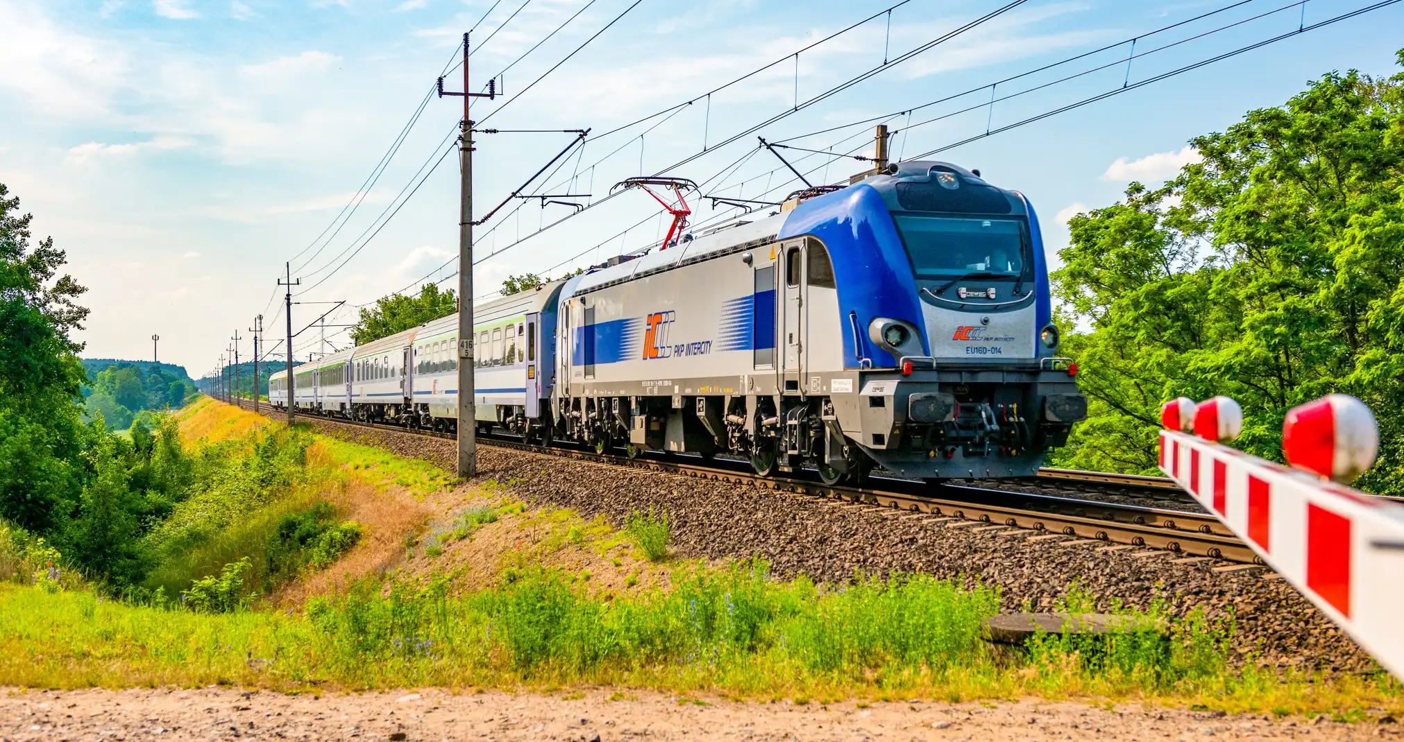 PKP Intercity z kolejnym wzmocnieniem. Sądecki NEWAG dostarcza nowe lokomotywy
