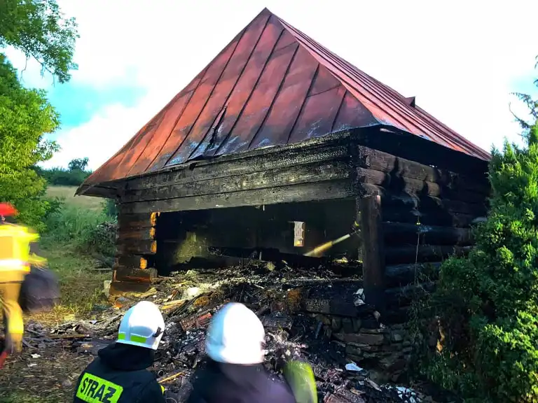 Pożar w Moszczenicy Niżnej. Płonął drewniany spichlerz