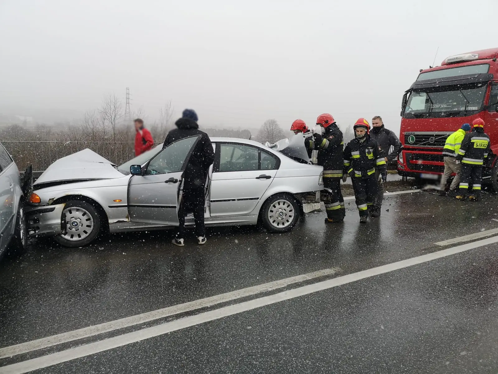 Kolizja trzech aut w Starym Sączu. Jedna osoba trafiła do szpitala