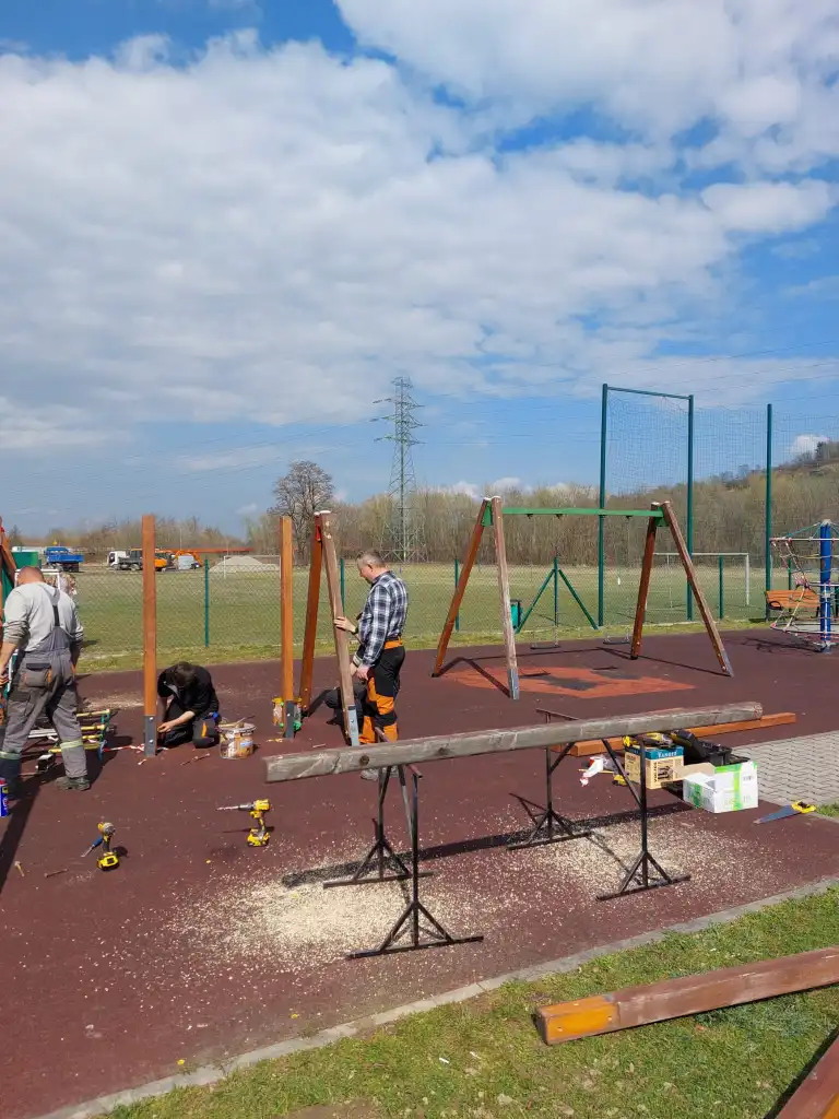 Stary Sącz: Świeżo wyremontowane place zabaw. Czas na zabawę
