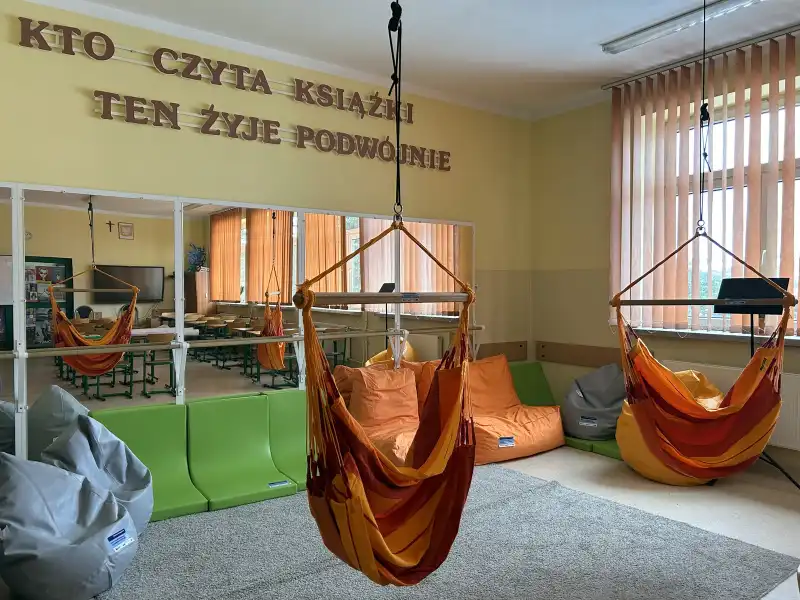 Od placu zabaw po neurofeedback. Szkoła w Tęgoborzy przyjazna uczniom