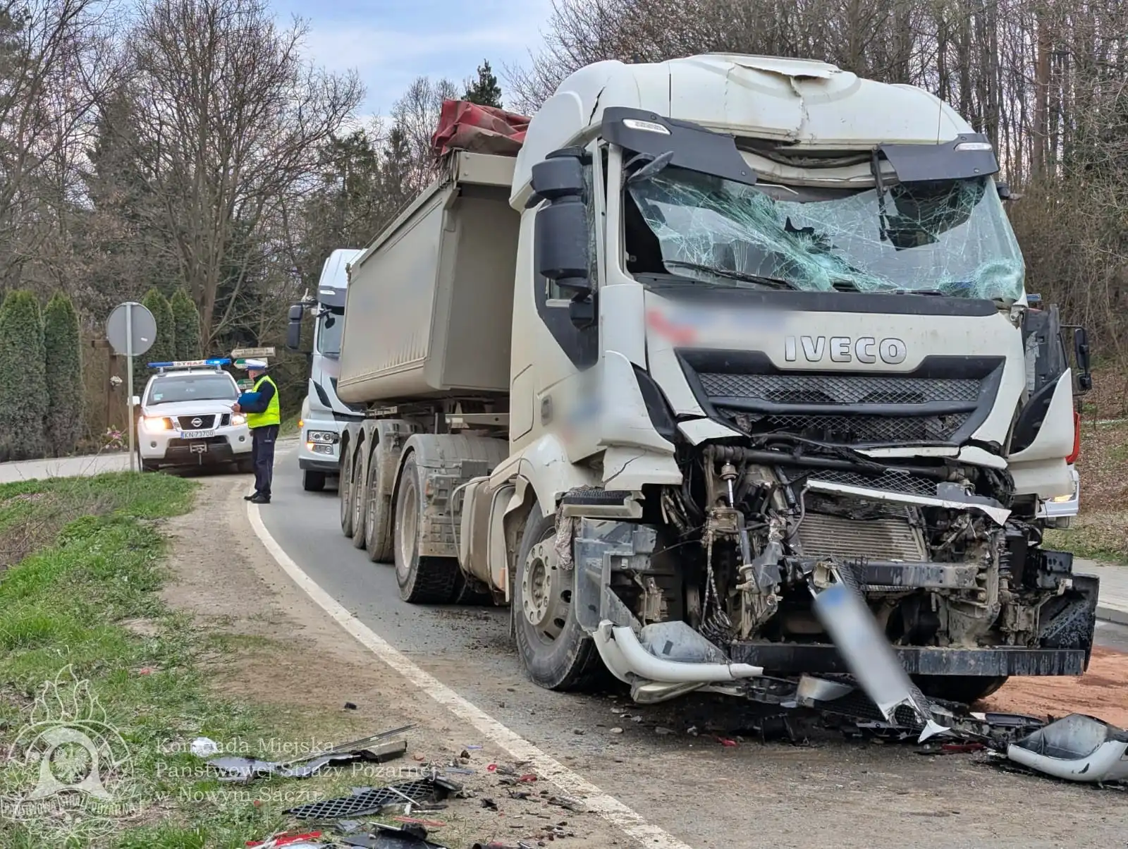 Wypadek w Rdziostowie. Zderzyły się dwie ciężarówki. Jedna osoba ranna