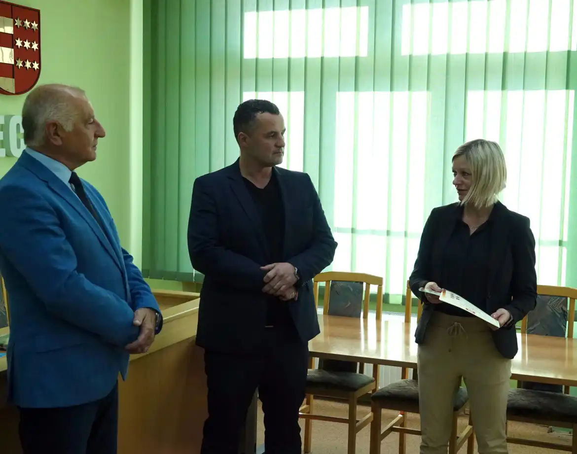 Uczennice ZSP w Nawojowej z sukcesami w konkursie matematycznym