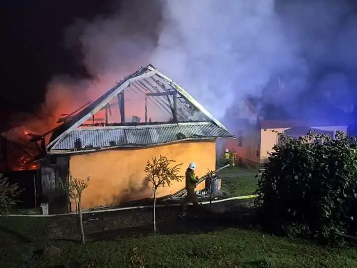 Pożar w Grybowie. Walka z ogniem na osiedlu Biała Wyżna