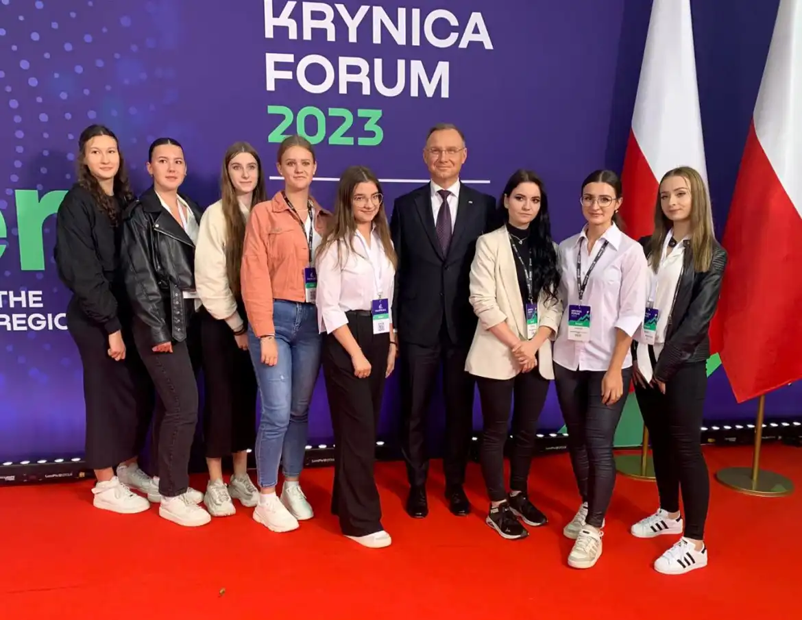 Uczniowie z technikum hotelarskiego w Krynicy-Zdroju uczestniczyli w prestiżowym wydarzeniu KrynicaForum