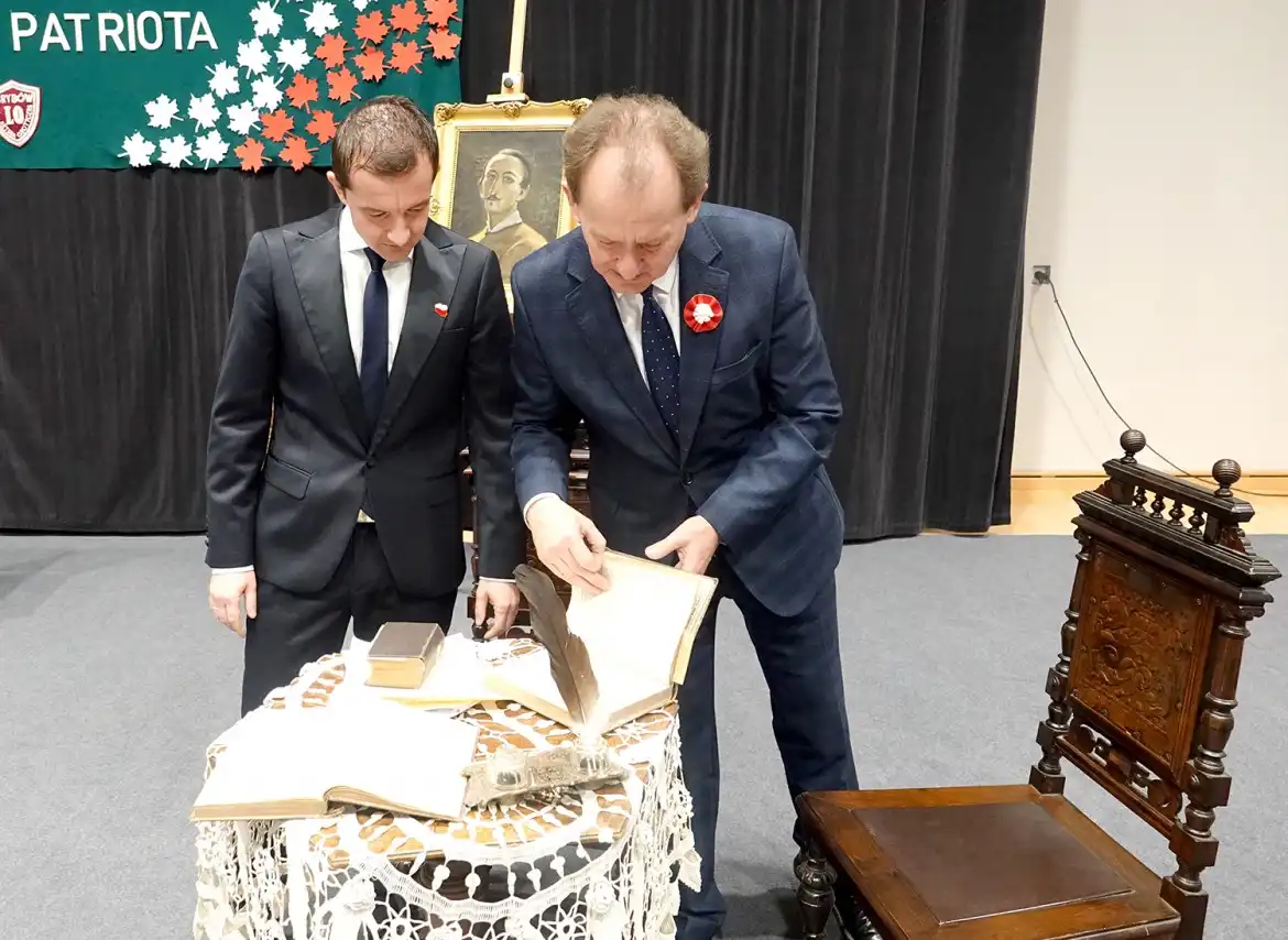 LO w Grybowie: minister podziękował młodzieży i nauczycielom