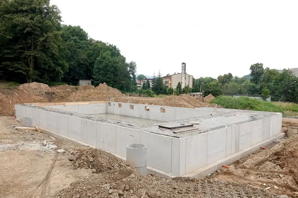 Postępują prace na terenie budowy powiatowego Centrum Sportu w Marcinkowicach