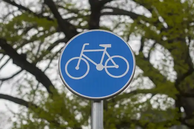 Policja poszukuje świadków wypadku na ścieżce rowerowej Velo Dunajec w Nowym Sączu