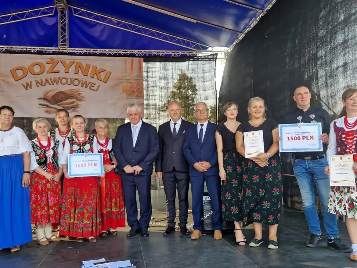 Barwne dożynki w Nawojowej
