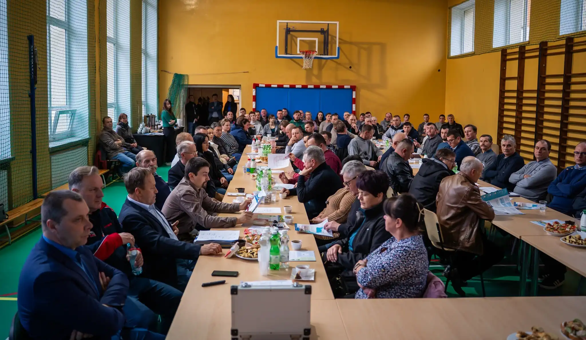 Jak wspierać lokalnych oroducentów? Starosta gorlicki spotkał się z rolnikami
