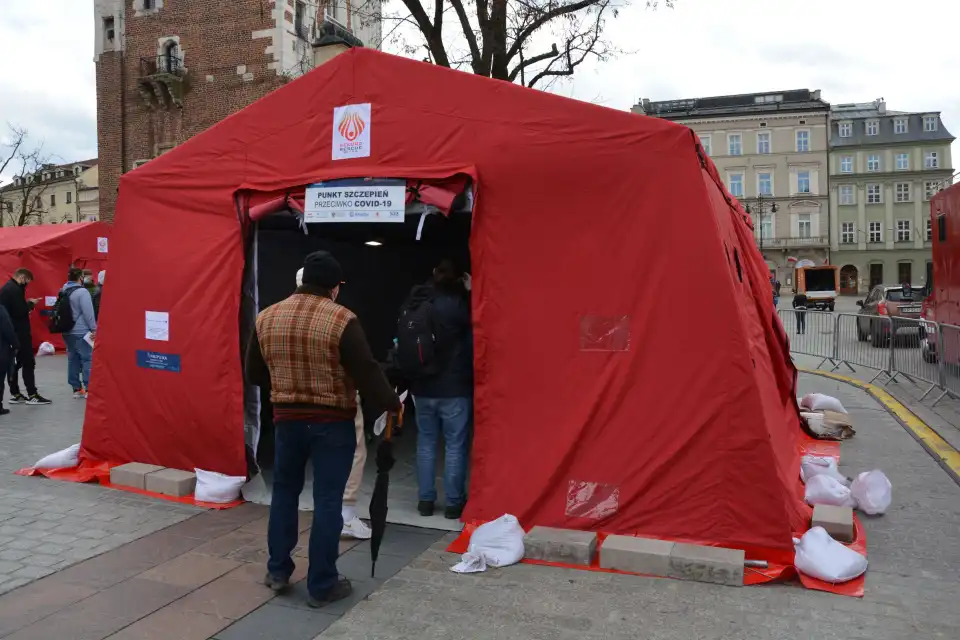 W weekend majowy na krakowskim rynku zaszczepiono 3,5 tys. osób