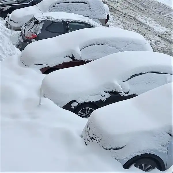 Pamiętajmy o odśnieżaniu auta przed jazdą