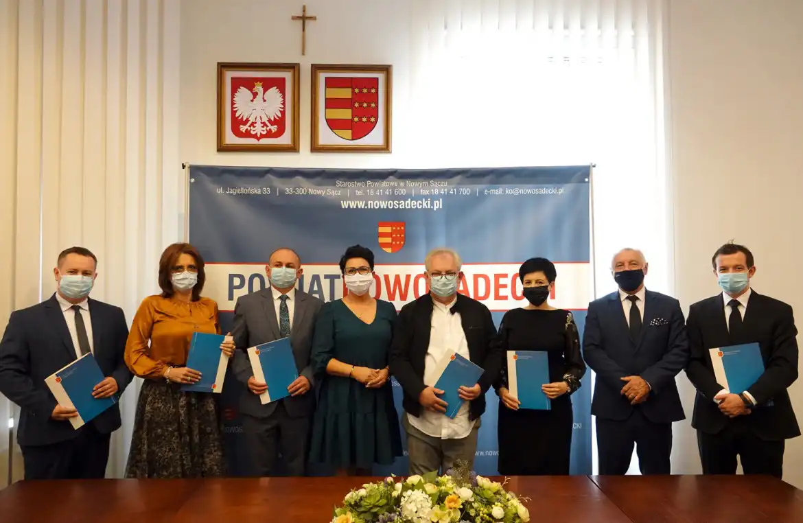 Nowi dyrektorzy szkół prowadzonych przez powiat nowosądecki