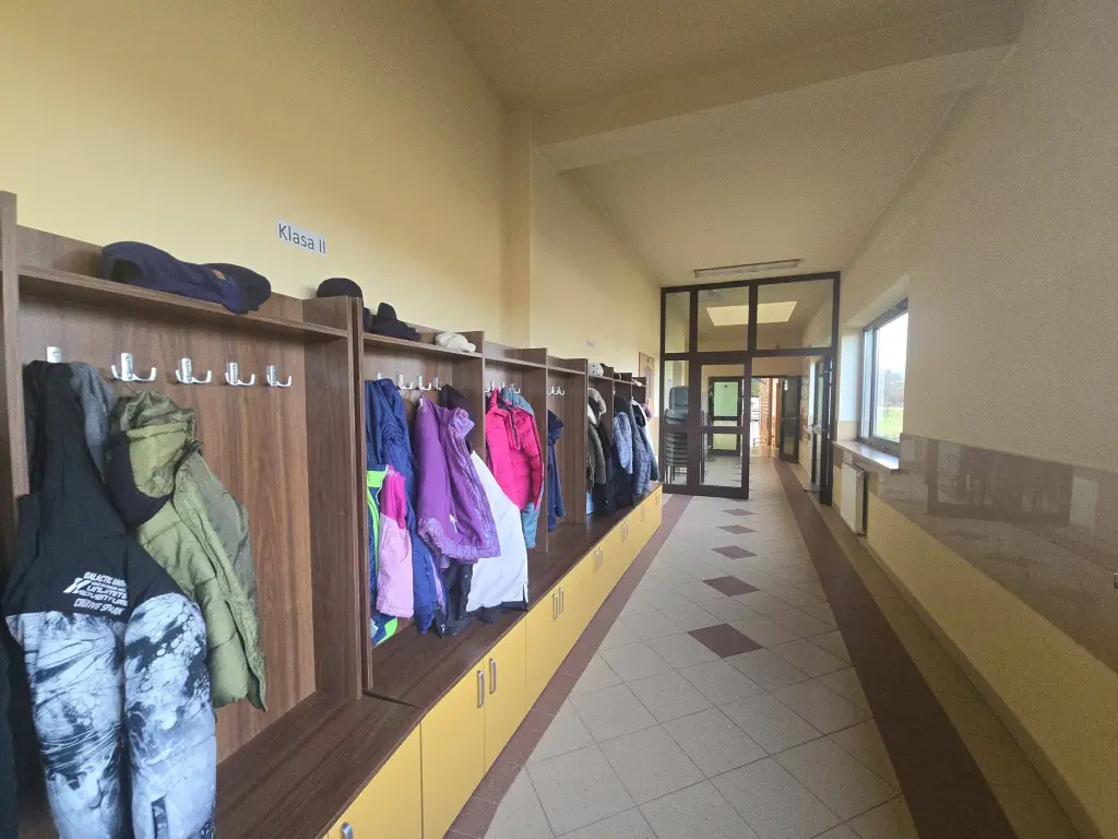Nowe wnętrza w Szkole Podstawowej w Świdniku. Boksy, LED-y i salki relaksacyjne