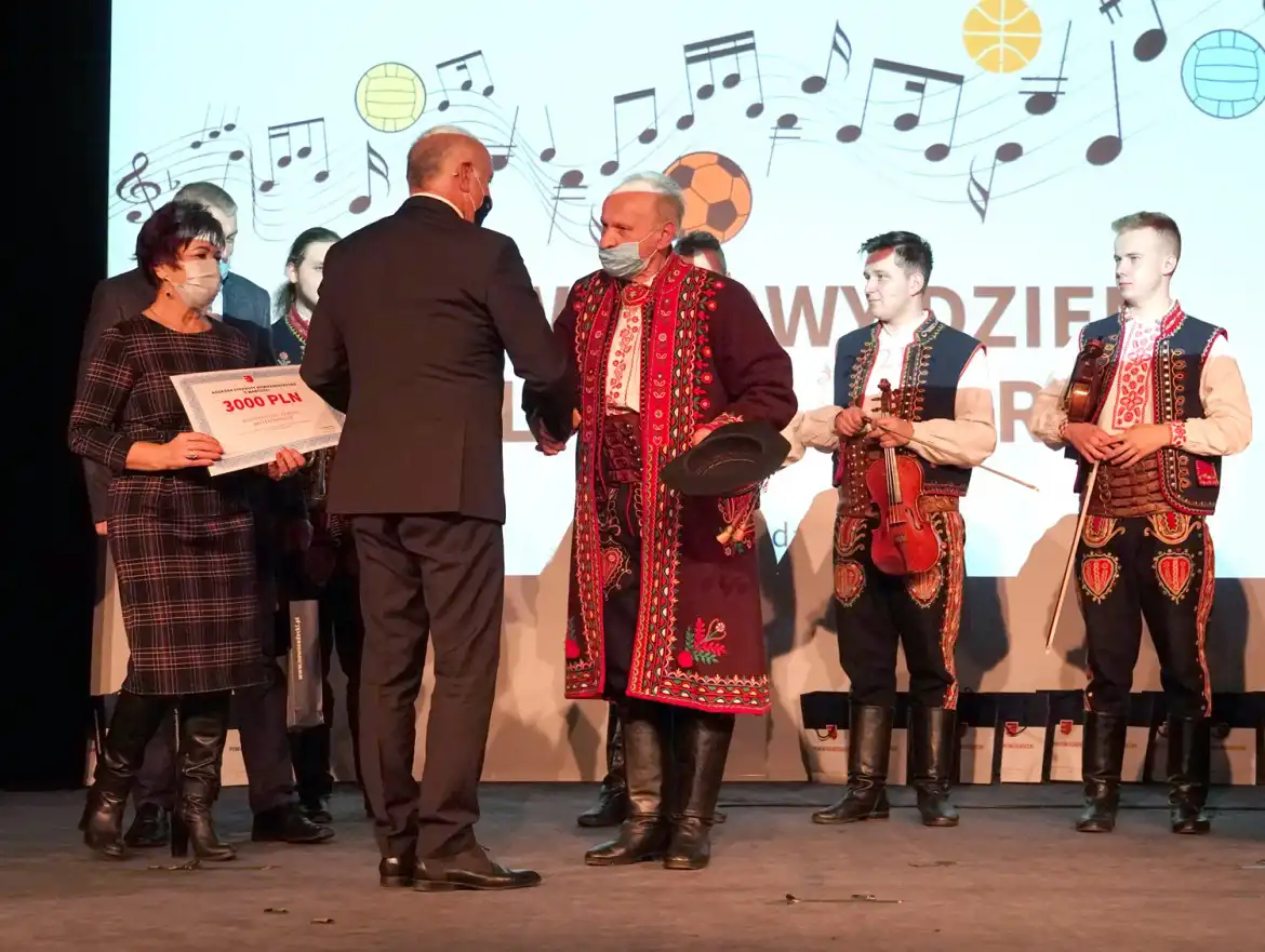 Powiatowy Dzień Działacza Sportu i Kultury: Starosta nagrodził animatorów kultury i zespoły regionalne