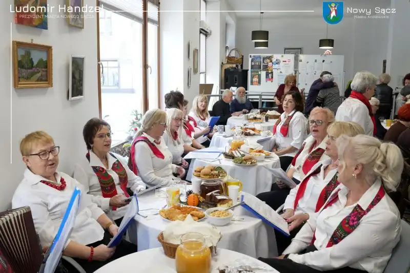 Spotkanie Wigilijne w Centrum Sądeckiego Seniora pełne uśmiechów i tradycji