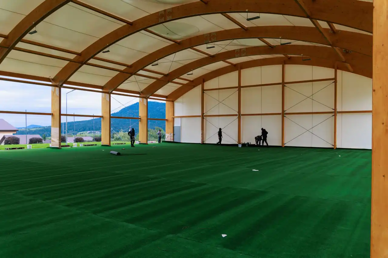 Nowe boisko w Posadowej Mogilskiej. Sport pod dachem przez cały rok