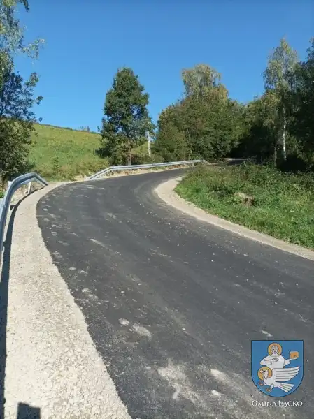 Zakończyła się modernizacja drogi gminnej  zlokalizowanej przy Kościele Parafialnym w Jazowsku